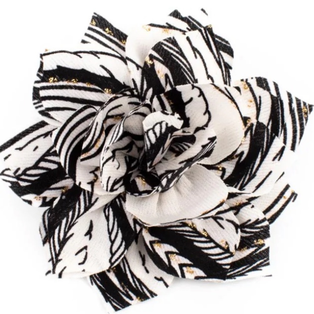 🤍🖤🤍 “SONIC BLOOM” - BLACK AND WHITE FABRIC HAIR CLIP - PAPARAZZI❗️🤍🖤🤍